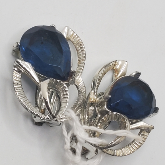 Vintage Rousseau clip on earrings - Picture 2 of 4